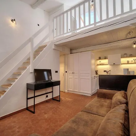 Upstays Renovated 31m Duplex Suquet * Cannes