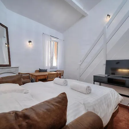 Upstays Renovated 31m Duplex Suquet Apartment Cannes