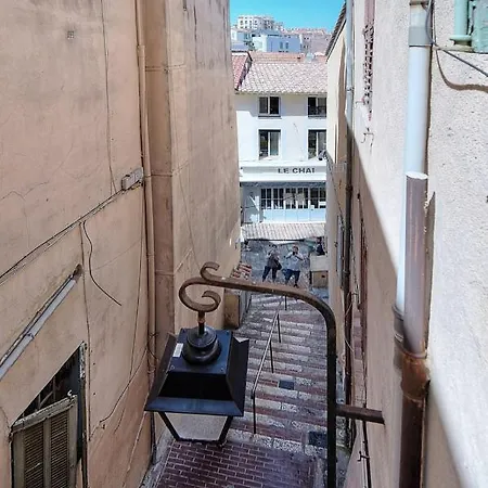 Upstays Renovated 31m Duplex Suquet Apartment