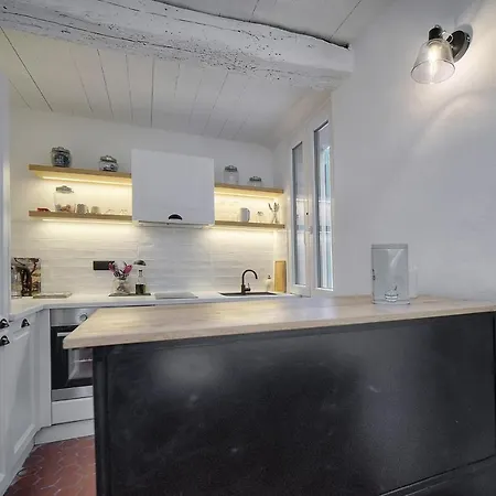 Upstays Renovated 31m Duplex Suquet Apartment *