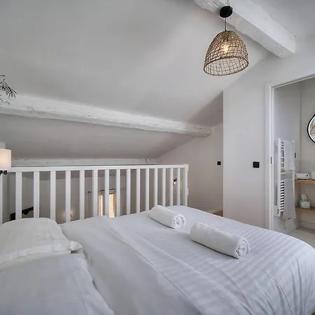 Upstays Renovated 31m Duplex Suquet Apartment Cannes