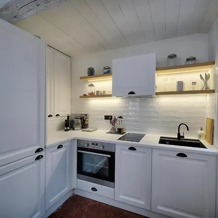 Upstays Renovated 31m Duplex Suquet